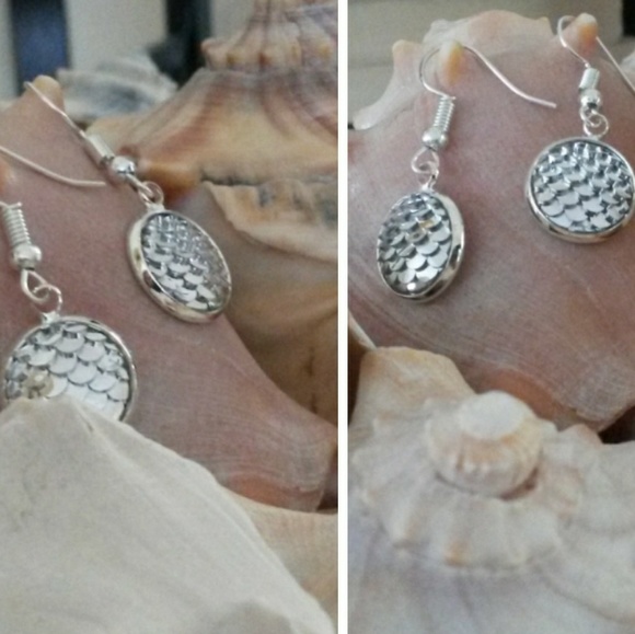 🔥SALE!🔥💥NEW!💥MERMAID DANGLE EARRINGS!💥 - Picture 3 of 7